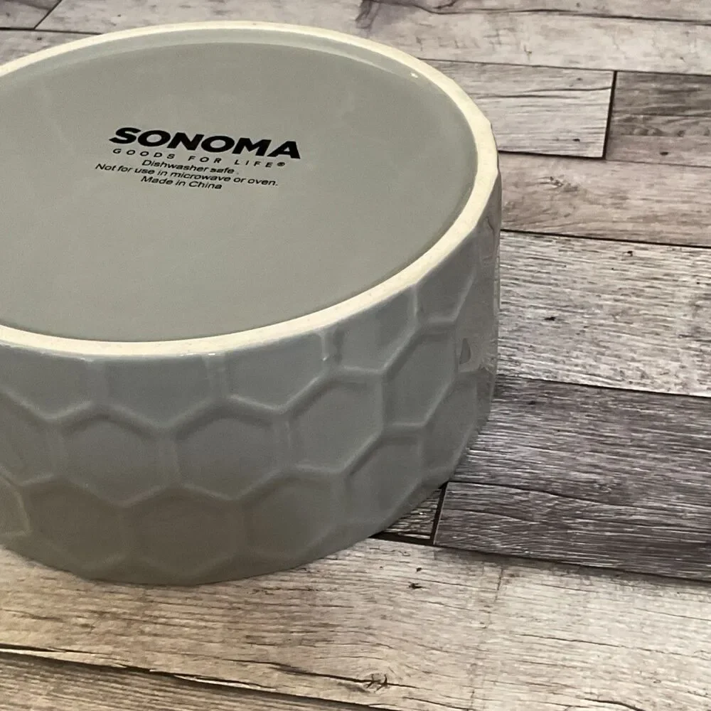 Sonoma Good For Life Honeycomb Design Ceramic Dog Bowl.6” x 3”.EUC